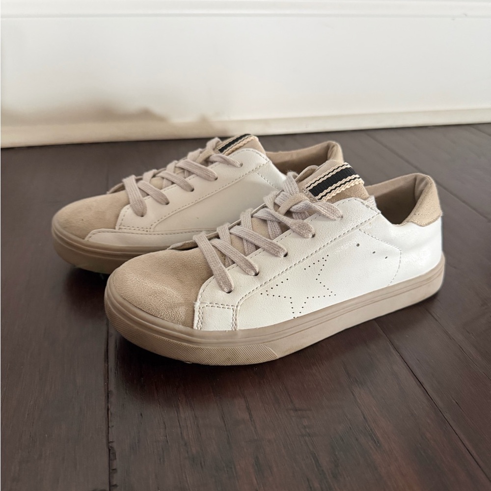 Girls White and Tan Casual Mia Sneakers sz 4